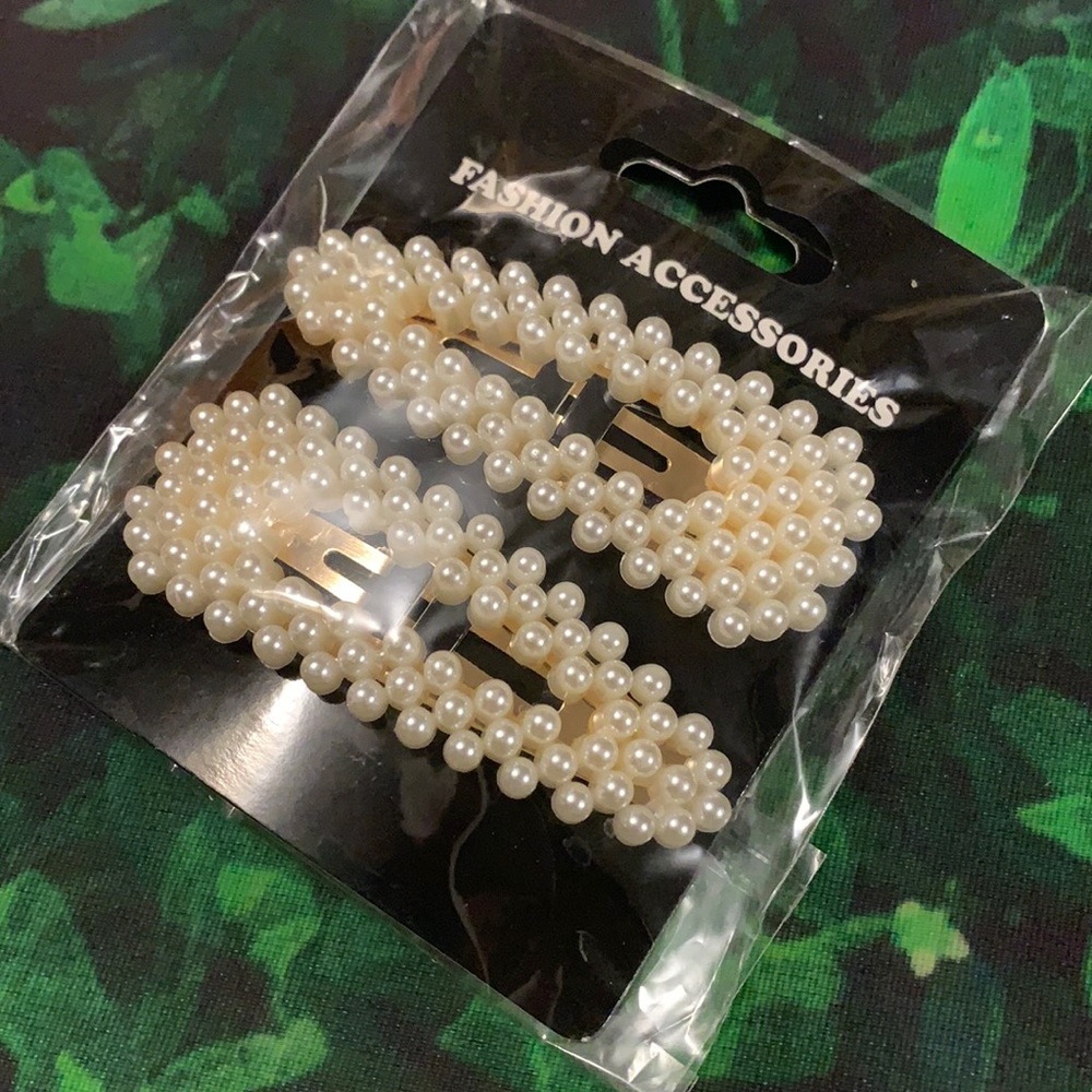 Pearls Hair clips